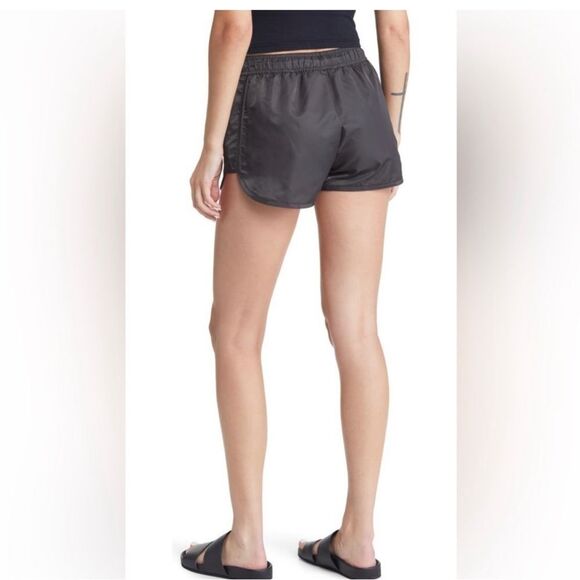 FEAR OF GOD ESSENTIALS RUNNING SHORTS - Picture 2 of 16